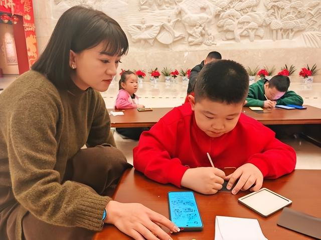 酒泉市博物馆开展“妙手凝祥‘马’上如意”春节主题社教活动