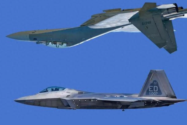 中国歼-16骑在F-22头上，美军在中国家门口，遭遇了“耻辱一幕”