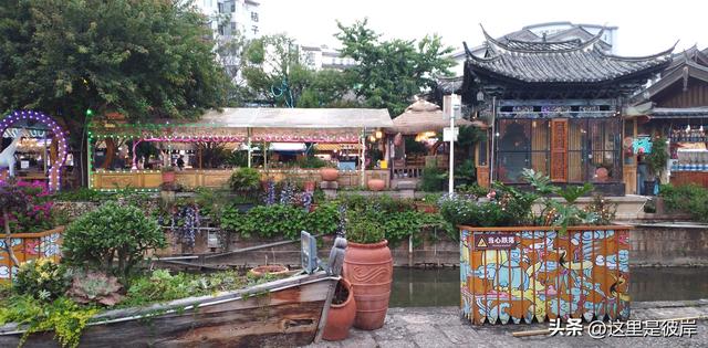 丽江古城大水车及周边景色