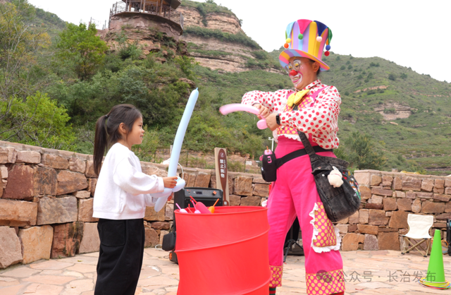 黎城黄崖洞景区“水上飞人”表演太太太“燃”了