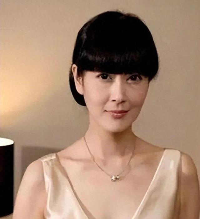 结婚10年被丈夫出轨8次！最后出轨蒋勤勤，年仅43岁抑郁烧炭自尽