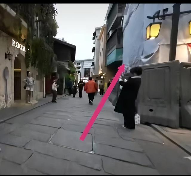 长沙一网红街区店铺外墙垮塌致2死2伤，4人均未满25岁，其中一名遇难者为19岁女大学生