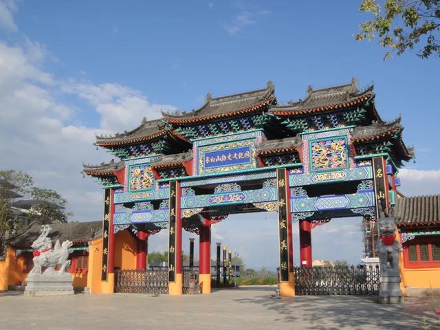 把调色盘打翻在长白山：2025 金秋观叶+文化沉浸全攻略