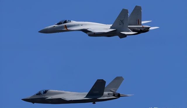 空警-600 “抄袭” E-2D？看尾翼、雷达、航程差距，实则领先半代