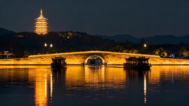 杭州西湖断桥为什么叫断桥？残雪未销处，断桥连古今