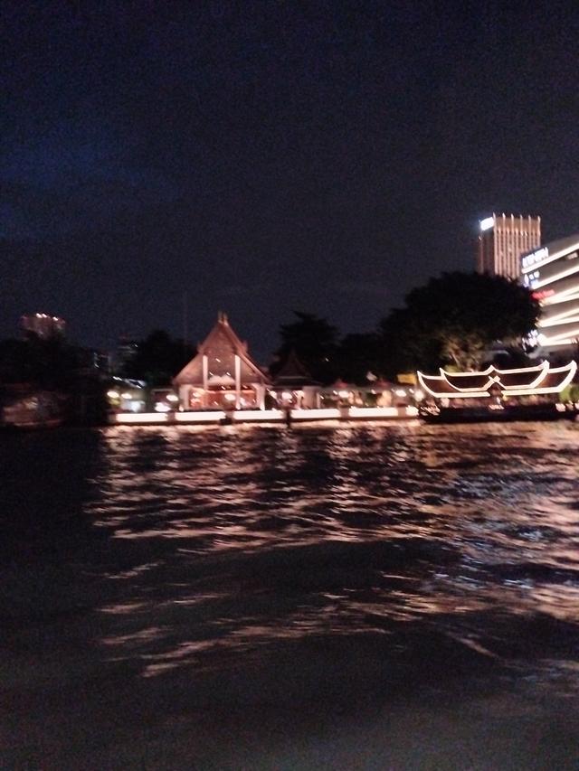 湄南河的夜，是流动的星光