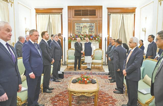 普京刚从印度回来，就收到坏消息：通往中国的铁路不得不叫停了！