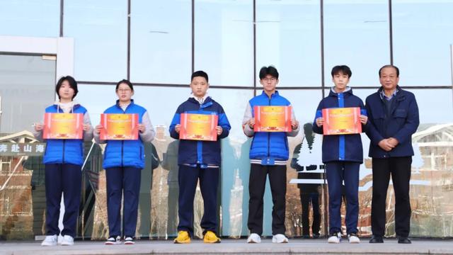 来恒德，要发光 | 恒德十一月份“校园之星”