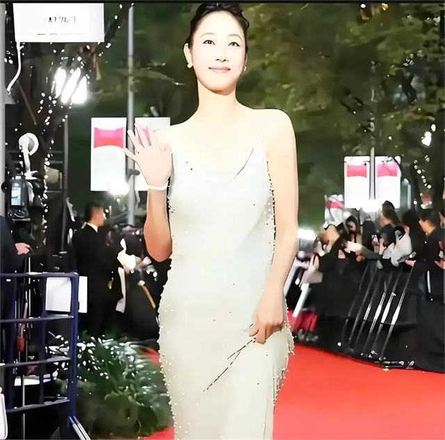 41岁白百何现身东京，她的下跨变得好大啊，脸也胖了	，变化真大