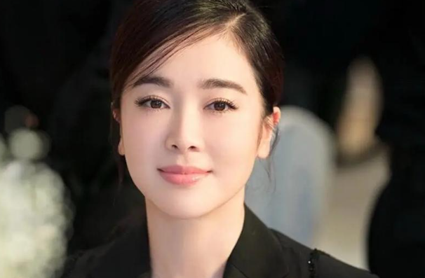 谁也没想到，被传“风流成性，绯闻不断”的左小青，如今成了这样
