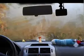 开了近10年车，才知道车内有迅速除雾的按钮，原来这么简单！图片