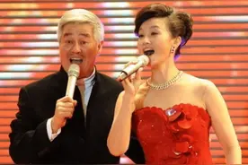 歌唱家宋祖英：和丈夫分居8年，39岁高龄产子，今57岁幸福美满图片