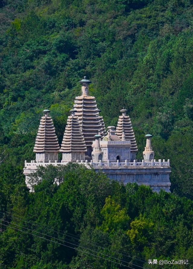 逛十次香山才发现，碧云寺藏金刚塔，机位超绝