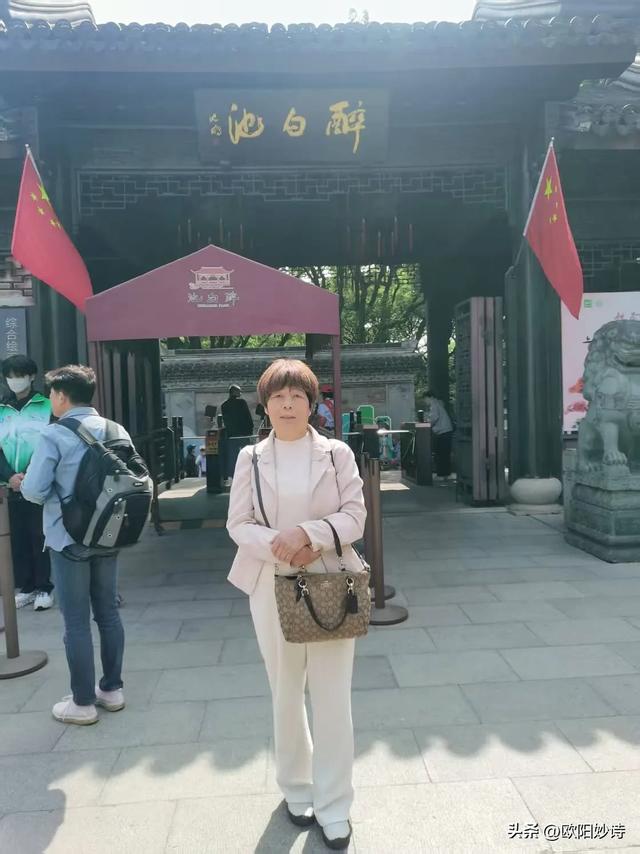 我和老公去上海“方塔公园”玩,没想到路上又捡了“醉白池公园”