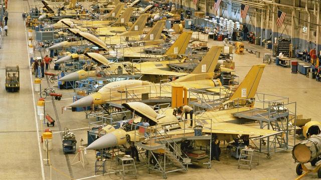 2467亿打水漂，台军66架F-16V被全部扣留，美国空手套白狼？