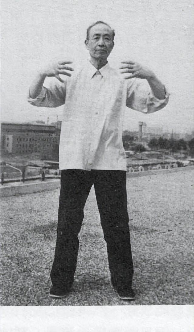 站桩的过程中如何调整身型，如何找重心，如何放松？