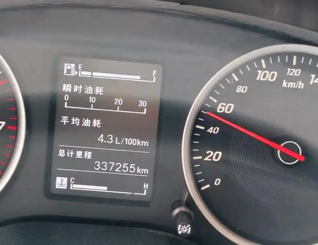 有人发现个好方法，跑高速踩到120滑行到100，如此反复能省油