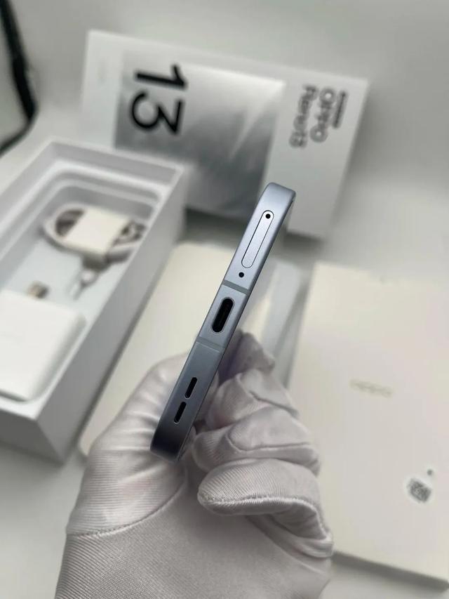 OPPO Reno13 评测：潮流设计与全能体验的「超美小直屏」旗舰