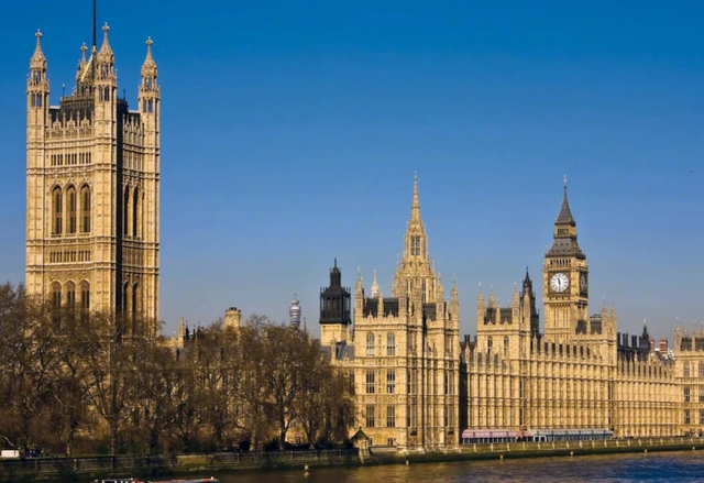 斯塔默访美受辱，美国一心收缩	，还是英国自己走到了穷途末路？