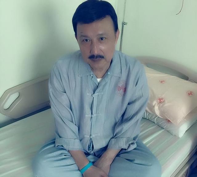 曾是一代歌王，后来成人尽皆知的台独份子，如今赔光家产下场凄凉