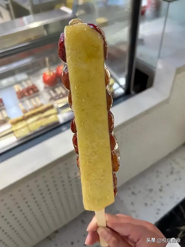 警惕“消费刺客”！全国多地排队抢购，98元一串的糖葫芦值不值？