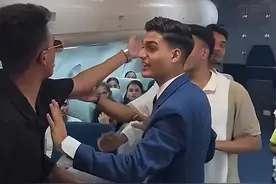 印度三哥飞机上随地大小便，日本乘客无辜遭殃！网友评论笑死人图片