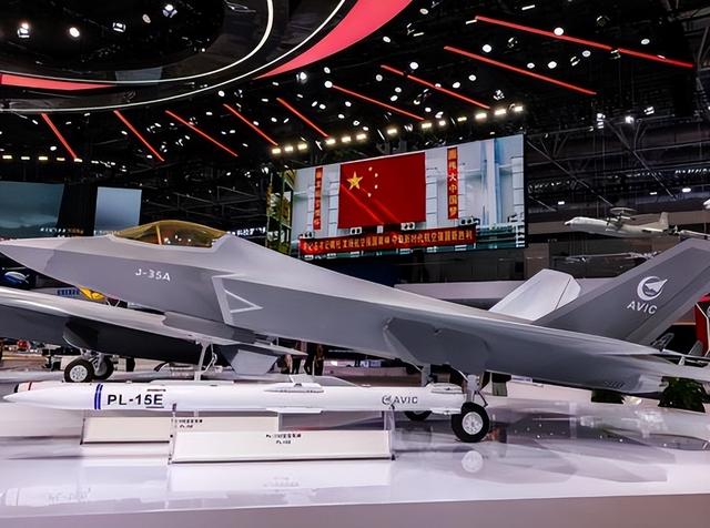 中国歼-16骑在F-22头上，美军在中国家门口，遭遇了“耻辱一幕”