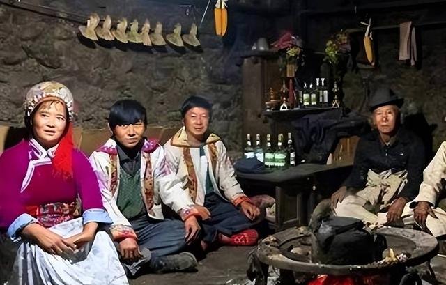这个一妻多夫制的民族，晚上怎么过？女人直言：没有幸福可言