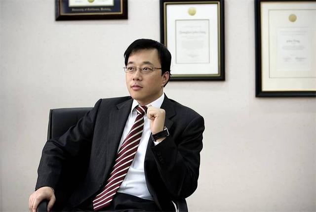 轮到美国被“垄断”了！“芯片之父”弃美回国，研发成果堪比核武