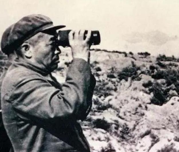 1949年彭德怀大笑走进会场，突然怒吼：把主席身边的“猪头”搬走