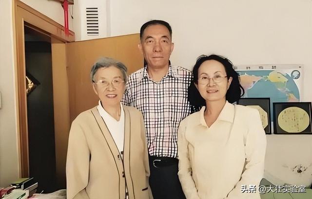毛主席的机要秘书谢静宜有多美？长相甜美可爱	，当过北京市委书记