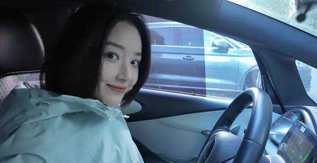 卜冠今一个人住北京小平房，院子里有菜地，31岁未婚开17万的车子