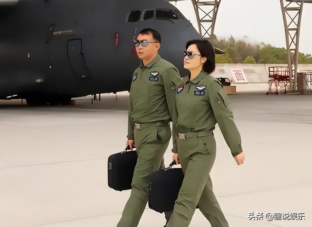 阅兵女机长身份曝光！私生活被扒牺牲太大，老公不简单，央视点名