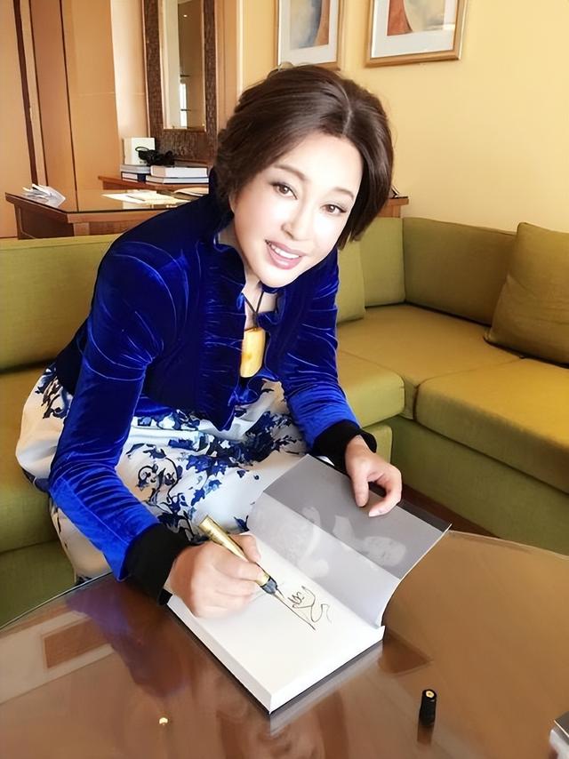 钱再多有什么用？75岁刘晓庆的现状，给所有中老年人提了个醒