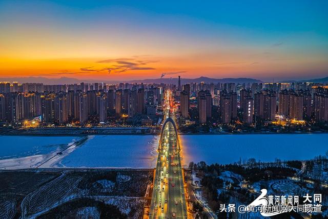 千年古都夜流光 万里星河映平城