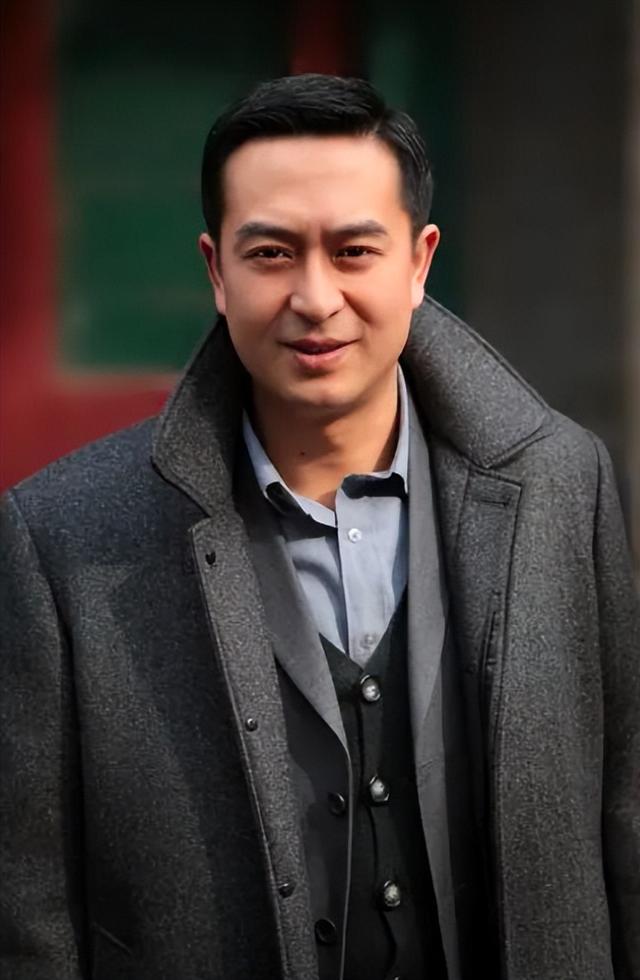 与王海燕离婚传闻真相大白1年，55岁张嘉益近况曝出，一点不意外