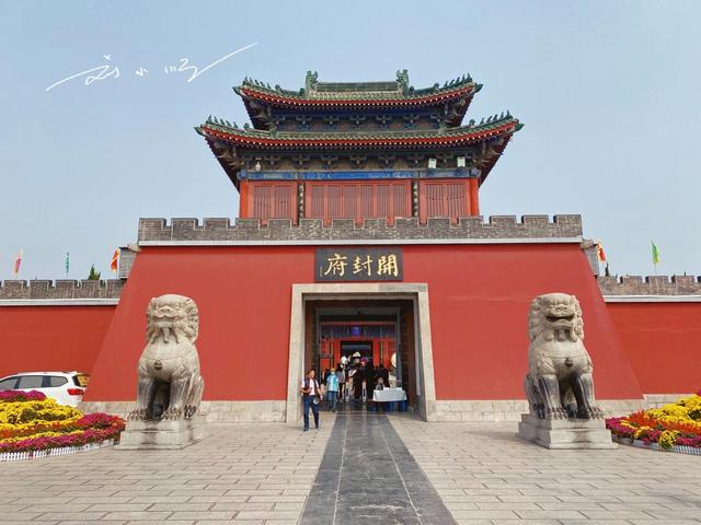 南方游客打卡河南“开封府”景区，惊呼：怎么这么新？