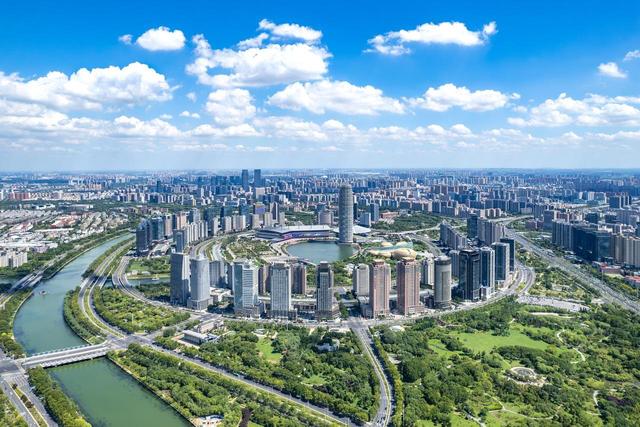 中国一城市是八大铁路枢纽，被誉为铁路心脏，这里能到任何城市