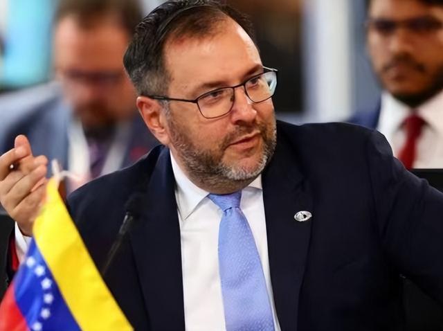 不到24小时，美国扣第3艘油轮	，但碰上刺头，双方爆发海上追逐战