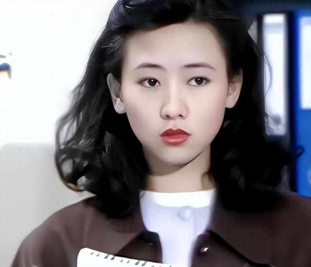 她出身清华大学，因拍三级片与父母决裂，如今不让女儿进娱乐圈
