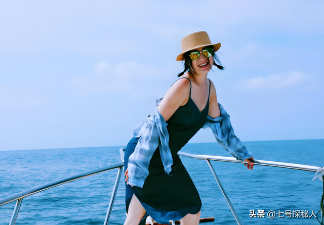 她连续5次上春晚，私下却和恩师同居怀孕被骗流产	，现在57岁单身