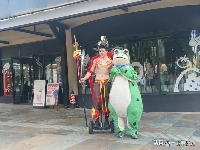 周末16点，长春新民大街又准时变身步行街，市集和舞台开放