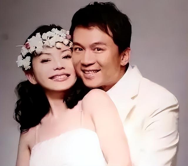 被畸形母爱毁掉的星二代，母乳12年，同床15年，荒唐的事不止于此