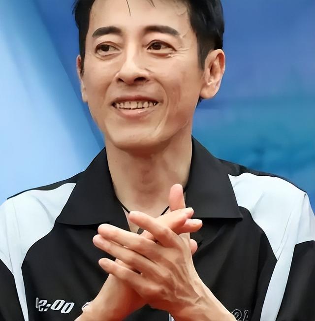 夫妻俩为了不变老，坚持27年不吃肉不生子，如今59岁近照不敢认