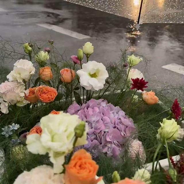 雨天，别再发“下雨了”，12句下雨天高级文案，挑一句发圈