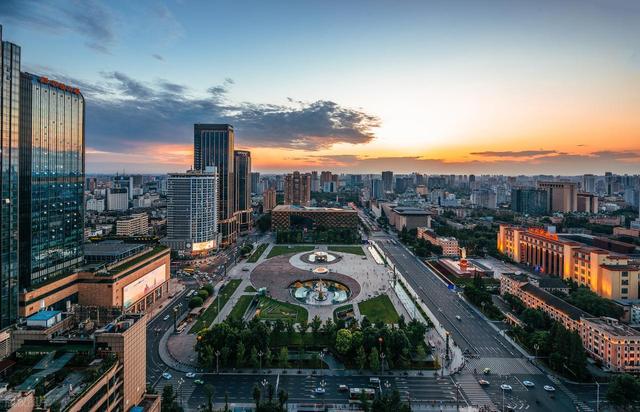 中国人口“巨无霸”省会，仅次于三大直辖市，游客：来了就不想走