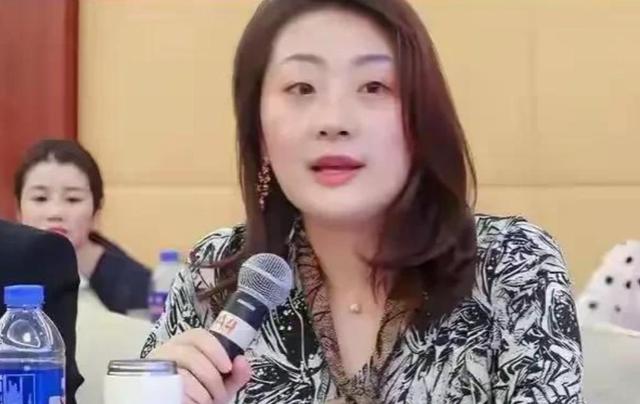 娃哈哈彻底改名，一切都结束了！900亿品牌说丢就丢，她太多无奈