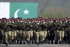 美以大运飞抵印度，为莫迪开战撑腰，巴铁59坦克大军预备随时开打图片