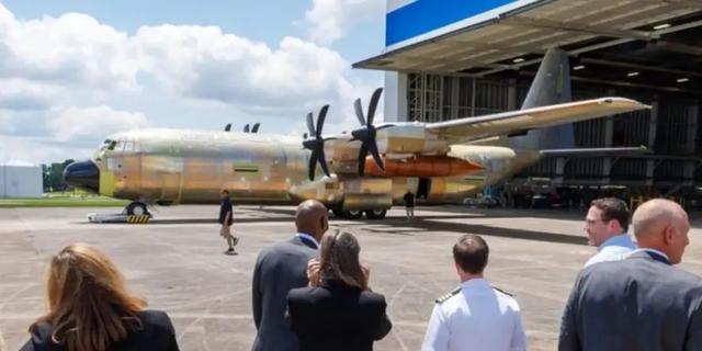 新一代“末日飞机”E-4C首飞，E-130J下线，美军进一步完善核力量指挥链