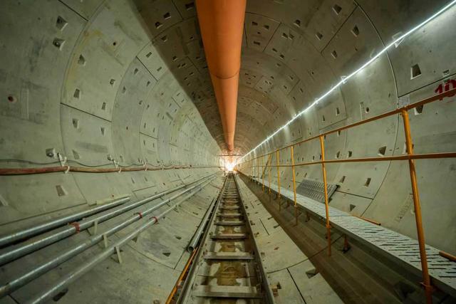 东莞轨道交通1号线一期工程开通运营